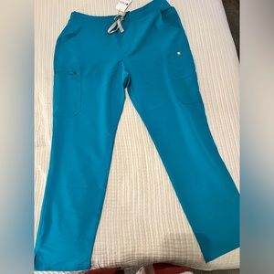 Brand new FIGS Yola Skinny Scrub Pants.